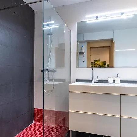 New! Lovely 3-bedroom Loft In Appartement *