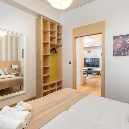 New! Lovely 3-bedroom Loft In Апартаменты *
