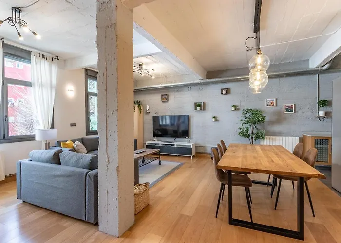 New! Lovely 3-bedroom Loft In *